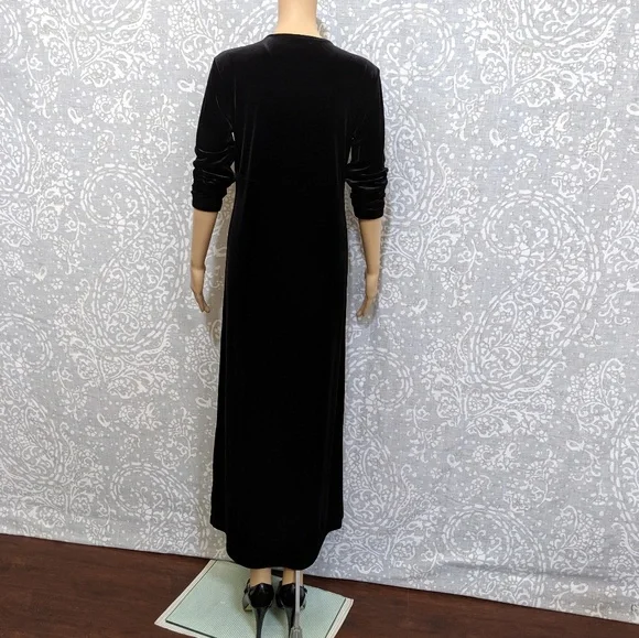 Holiday Ready Black Long Sleeve Velvet Velour Dress - Picture 7 of 7